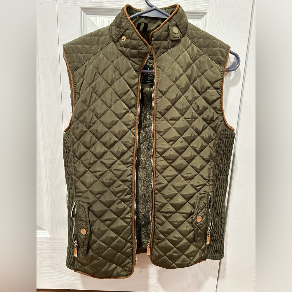 Vest size Medium. Army green.